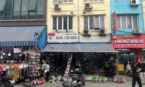 Hà Nội: Kiểm tra 14 điểm kinh doanh hàng hóa giả mạo nhãn hiệu tại Chợ Nhà Xanh
