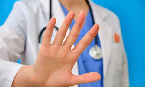 Các trường hợp bác sĩ được quyền từ chối khám, chữa bệnh cho bệnh nhân