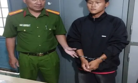 Bắt đối tượng dùng kéo đâm người tình của mẹ rồi trốn đi ghe biển