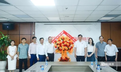 Lãnh đạo Hội Luật gia Việt Nam thăm và chúc mừng Tạp chí ĐS&PL nhân ngày Báo chí Cách mạng Việt Nam