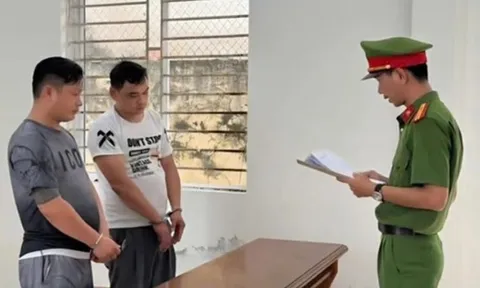 Bắt 2 đối tượng giả danh công an xông vào tụ điểm đánh bạc cướp tài sản