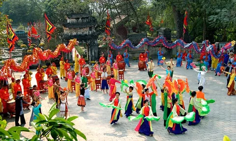 Xây dựng và phát triển văn hóa, con người Việt Nam đáp ứng yêu cầu phát triển bền vững đất nước