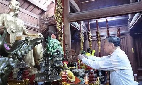 Tổng Bí thư Tô Lâm dâng hương tưởng niệm các vị tiền bối cách mạng tại Tuyên Quang