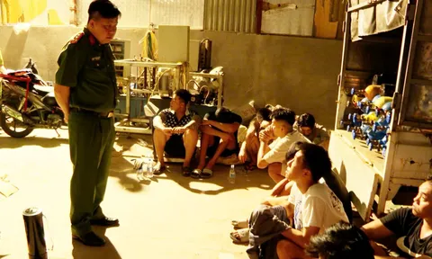 Triệt phá đường dây mua bán 'khí cười' liên tỉnh, tạm giữ 18 đối tượng