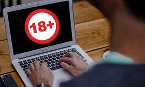 Người đàn ông ở Hà Nội mất gần 2 tỷ đồng sau khi truy cập web 'đen'
