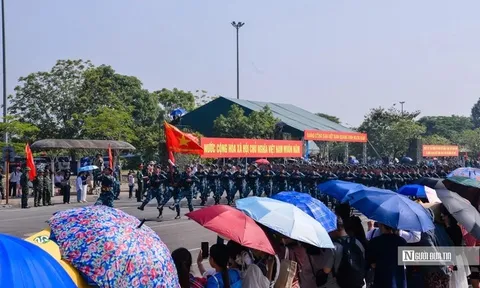 Hà Nội phát miễn phí nước uống, lương khô, bánh cho nhân dân xem diễu binh, diễu hành 2/9