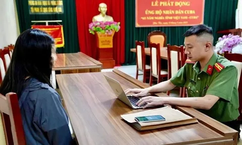 Giải cứu thiếu nữ 18 tuổi bị 'bắt cóc online', ép cởi quần áo để quay clip