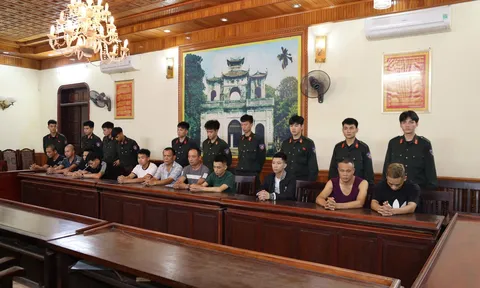 Triệt phá sới bạc 'boong-ke' trong trang trại, bắt giữ 18 đối tượng