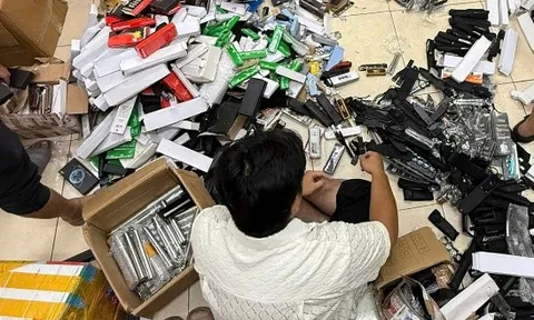 Hà Nội: Triệt phá đường dây buôn bán vũ khí, công cụ hỗ trợ trên mạng