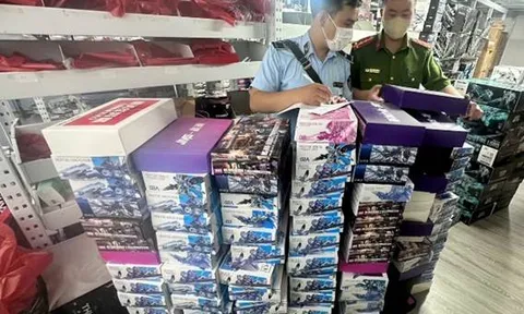 Hà Nội: Phát hiện cơ sở kinh doanh đồ chơi nhập lậu