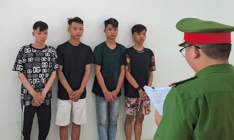 Bắt tạm giam 4 đối tượng mang theo hung khí tìm người đi đường để đánh