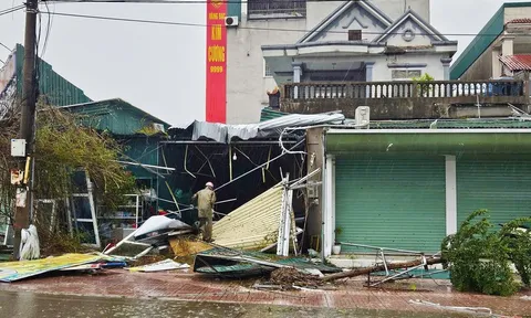 Thủ tướng Chính phủ chỉ đạo khẩn trương khắc phục hậu quả bão số 10 và mưa lũ