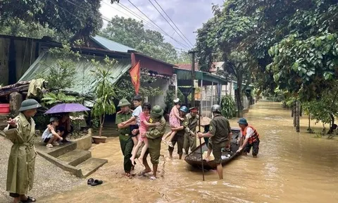Thủ tướng yêu cầu huy động mọi lực lượng, phương tiện ứng phó với nguy cơ triều cường, ngập lụt, lũ quét, sạt lở đất sau bão số 10