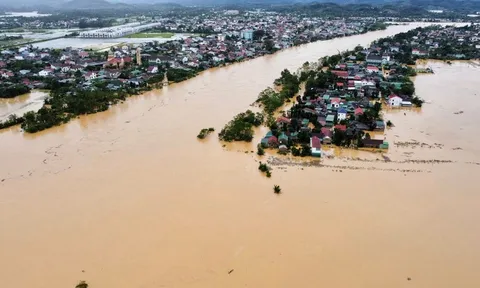 Khẩn trương thống kê thiệt hại, triển khai công tác khắc phục hậu quả bão số 10 và mưa lũ sau bão