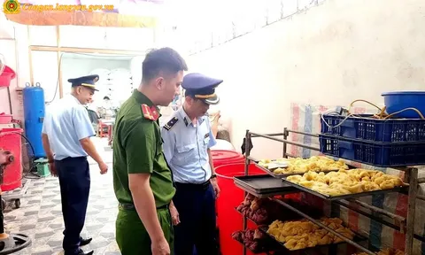 Một cơ sở sản xuất bánh trung thu bị xử phạt vì vi phạm vệ sinh an toàn thực phẩm