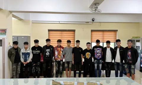 Tạm giữ hình sự 12 đối tượng mang hung khí đuổi đánh nhau khiến một người tử vong