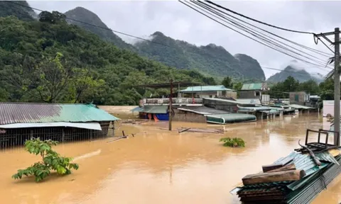 Khát trong lũ