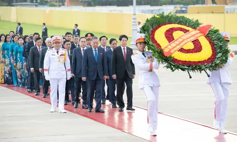 Lãnh đạo Đảng, Nhà nước và các ĐBQH vào Lăng viếng Chủ tịch Hồ Chí Minh