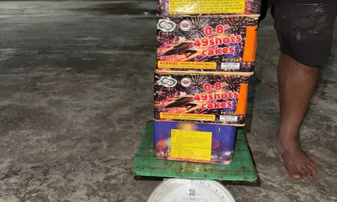 Bắt quả tang đối tượng tàng trữ pháo hoa nổ trái phép