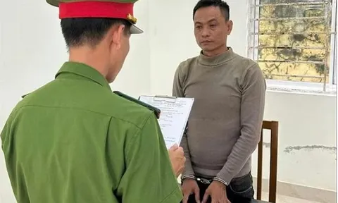 Khởi tố người đàn ông dùng ảnh 'nóng' tống tiền tình cũ