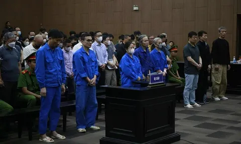 Tiền ở đâu ra mà nhiều thế?
