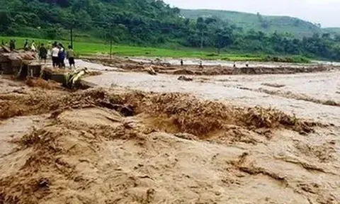Khẩn trương khắc phục hậu quả của bão số 13; sẵn sàng ứng phó mưa lũ những ngày tới