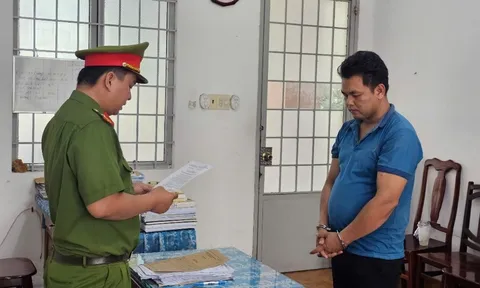 Khởi tố đối tượng dụ dỗ bé gái 13 tuổi vào nhà nghỉ để xâm hại