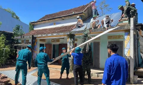 Thủ tướng yêu cầu khẩn trương đánh giá thiệt hại và khắc phục nhanh hậu quả bão, lũ tại khu vực Trung Bộ