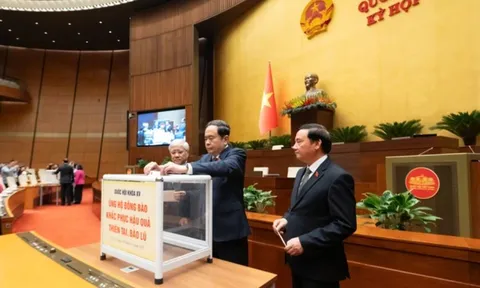 Bão lũ, thiên tai ác liệt đến đâu cũng qua đi, nhưng tình đồng chí, nghĩa đồng bào mãi còn ở lại
