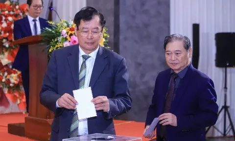 Hội Luật gia Việt Nam quyên góp ủng hộ đồng bào bị thiệt hại do mưa lũ