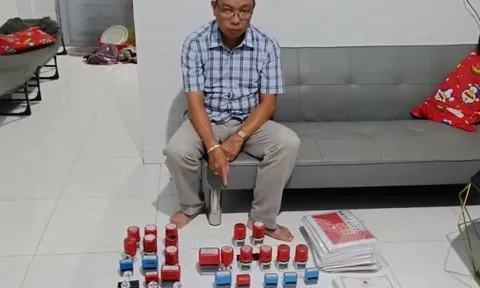 Tạm giữ đối tượng làm giả con dấu, tài liệu của cơ quan, tổ chức