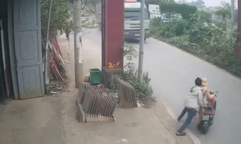 Tạm giữ hình sự đối tượng đẩy ngã Cảnh sát giao thông vào đầu xe tải