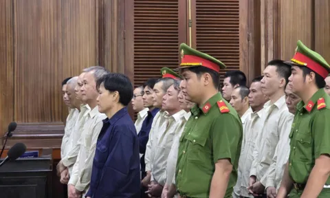 Vụ buôn lậu 1,7 triệu lít xăng dầu: Ông chủ Saigon Transco bị đề nghị 13-14 năm tù