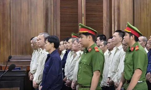 Ông chủ Saigon Transco buôn lậu 1,7 triệu lít dầu lĩnh 13 năm tù