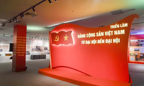 Nhìn lại lịch sử vẻ vang của Đảng thông qua triển lãm các kỳ Đại hội