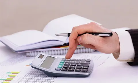 Doanh nghiệp thành lập cuối năm 2025 có được gộp báo cáo tài chính và quyết toán thuế TNDN vào năm 2026 không?