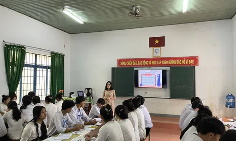 Quy định chế độ làm việc đối với giáo viên cơ sở giáo dục thường xuyên