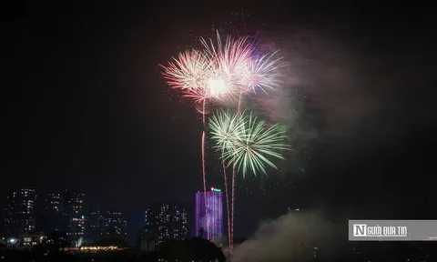 Mãn nhãn màn pháo hoa chào đón năm Bính Ngọ 2026