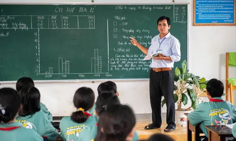Dạy bồi dưỡng học sinh giỏi vượt định mức có được trả tiền dạy thêm giờ?