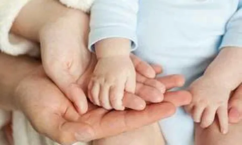 Nhận con nuôi dưới 6 tháng tuổi, lao động nữ được hưởng chế độ thai sản thế nào?