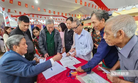 Xem bạn bè bầu cử trên... phây