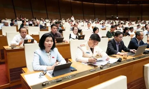 Quốc hội giao Chính phủ quy định lộ trình công chứng bất động sản không theo địa giới