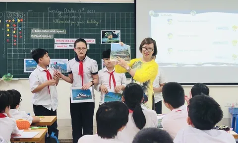 Chuyển từ "dạy tiếng Anh" sang xây dựng môi trường sử dụng tiếng Anh trong trường học