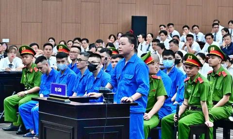 Bất ngờ lời khai từ vợ cũ của Mr Hunter tại toà