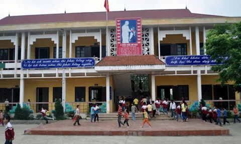 Công an vào cuộc điều tra học sinh có nguy cơ bị mù bị giáo viên đánh