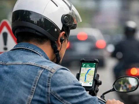 Đeo tai nghe khi tham gia giao thông bị phạt thế nào?