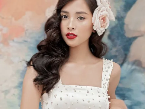 HH Tiểu Vy gợi cảm, nhưng vẫn như thiếu nữ trong tranh