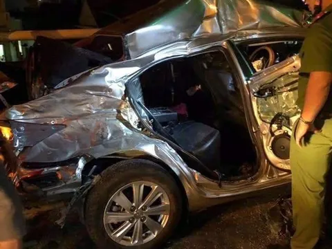 Xe con vượt ẩu đâm xe tải trước cửa hầm Hải Vân, hai người tử vong