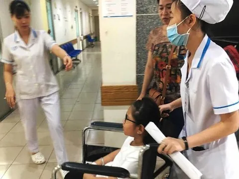 Hơn 60 học sinh Sài Gòn nhập viện sau khi ăn bánh mì cà ri bò