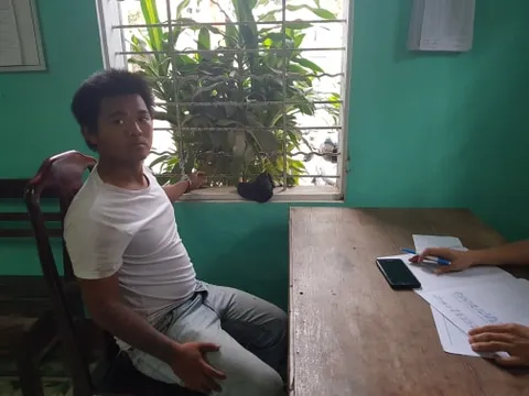 Huế: CSGT truy đuổi tóm gọn tên cướp trên đường